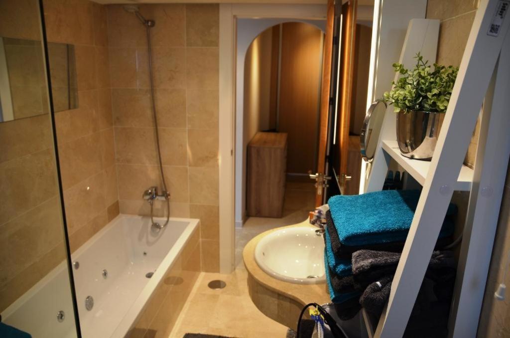 Penthouse Mit Privatem Jacuzzi In Marbella - La Mairena Apartment Ojen Ngoại thất bức ảnh