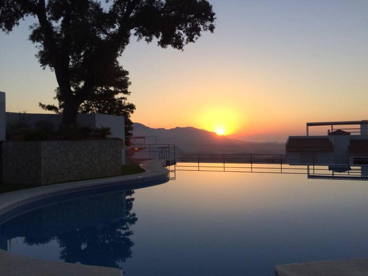 Penthouse Mit Privatem Jacuzzi In Marbella - La Mairena Apartment Ojen Ngoại thất bức ảnh